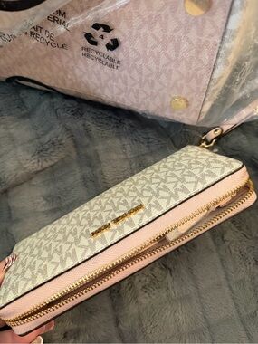 Michael Kors Pink and Vanilla Signature Zip Wristlet